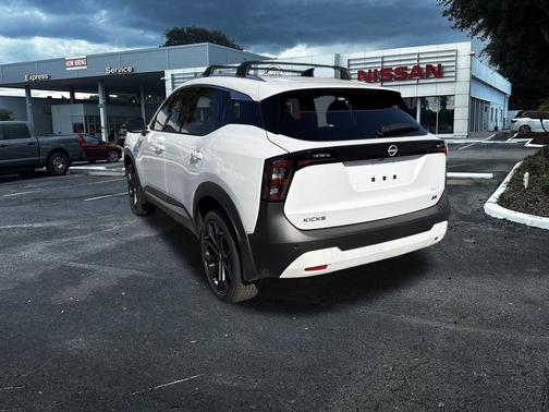 2026 Nissan Kicks SR