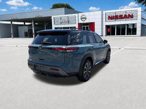 Baltic Teal/Super Black 2026 Nissan Pathfinder Platinum