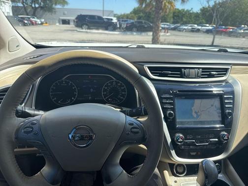 Pearl White 2017 Nissan Murano SL