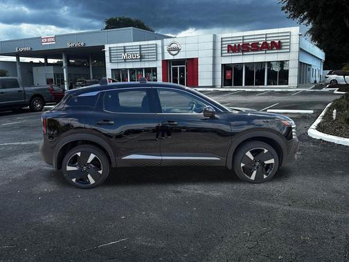 Super Black 2026 Nissan Kicks SR