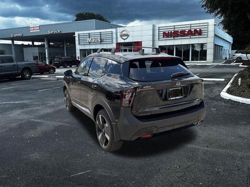 Super Black 2026 Nissan Kicks SR