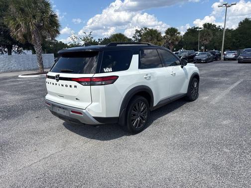 Pearl White Tricoat 2022 Nissan Pathfinder SL 2WD