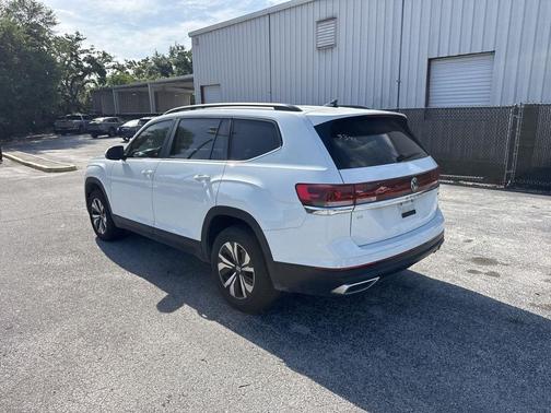 2024 Volkswagen Atlas 2.0T SE