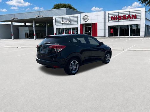 Crystal Black Pearl 2022 Honda HR-V LX