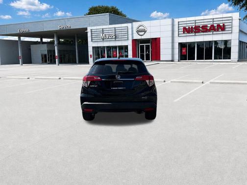 Crystal Black Pearl 2022 Honda HR-V LX