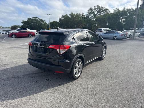 Crystal Black Pearl 2022 Honda HR-V LX