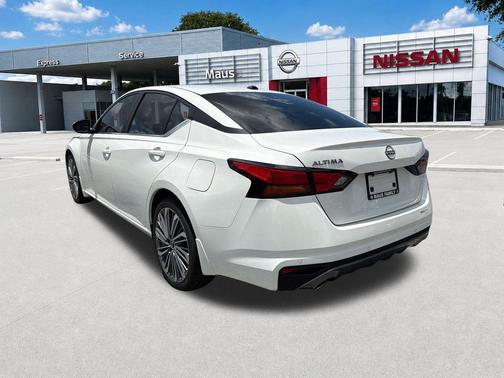 Pearl White Tricoat 2026 Nissan Altima 2.5 SV