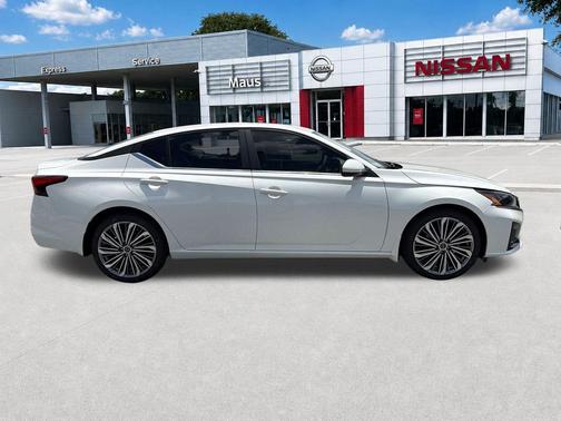 Pearl White Tricoat 2026 Nissan Altima 2.5 SV