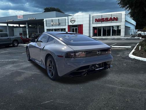 Boulder Gray Pearl/Super Black 2026 Nissan Z Sport