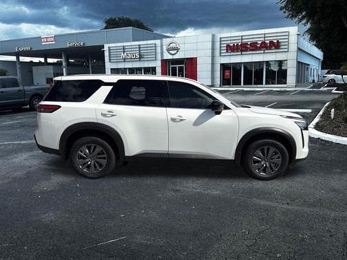 2026 Nissan Pathfinder S