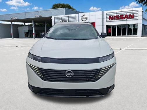 Everest White Pearl/Black 2026 Nissan Murano Platinum
