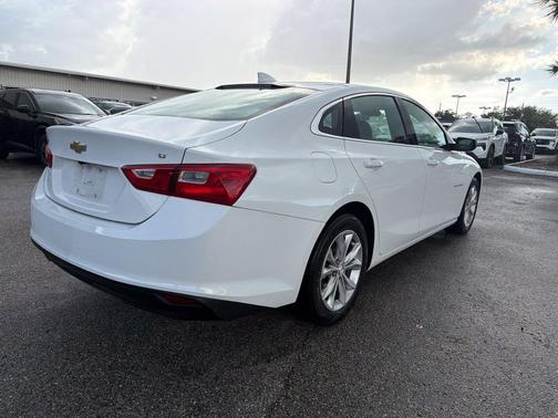 Summit White 2023 Chevrolet Malibu FWD 1LT