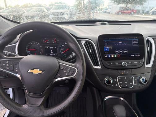 Summit White 2023 Chevrolet Malibu FWD 1LT