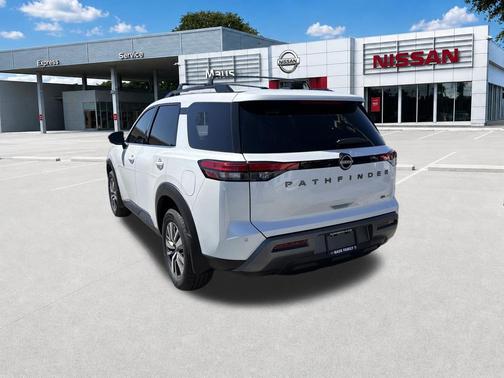Everest White Pearl Tricoat 2026 Nissan Pathfinder SL