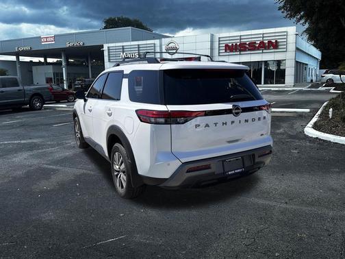 2026 Nissan Pathfinder SL