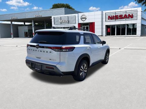 Everest White Pearl Tricoat 2026 Nissan Pathfinder SL