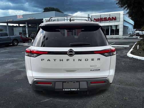 Everest White Pearl Tricoat/Super Black 2026 Nissan Pathfinder Platinum