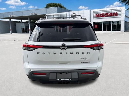 Everest White Pearl Tricoat/Super Black 2026 Nissan Pathfinder Platinum