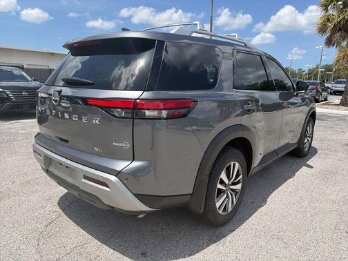 Gun Metallic 2024 Nissan Pathfinder SL FWD