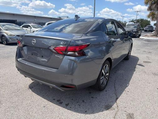 Gun Metallic 2024 Nissan Versa 1.6 SV