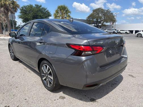 Gun Metallic 2024 Nissan Versa 1.6 SV