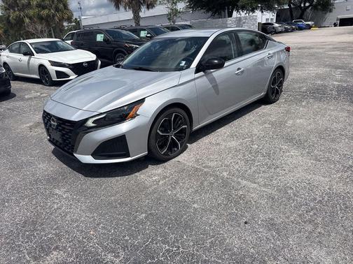 Brilliant Silver Metallic 2024 Nissan Altima SR FWD