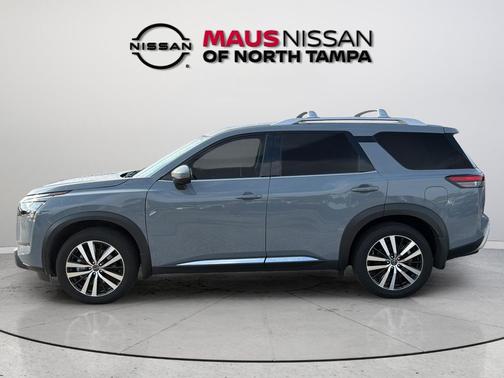 Boulder Gray Pearl 2025 Nissan Pathfinder Platinum FWD