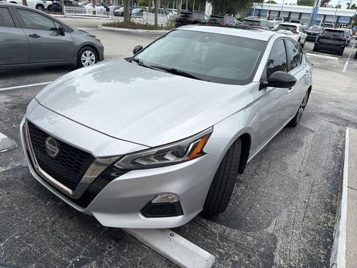Brilliant Silver Metallic 2020 Nissan Altima SR FWD