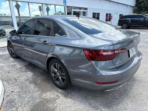 Platinum Gray Metallic 2020 Volkswagen Jetta 1.4T R-Line