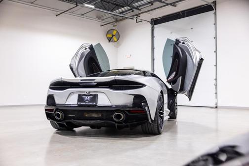 2022 McLaren GT Base