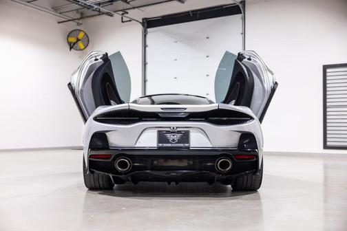 2022 McLaren GT Base