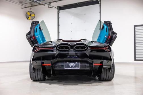 2025 Lamborghini Revuelto Base