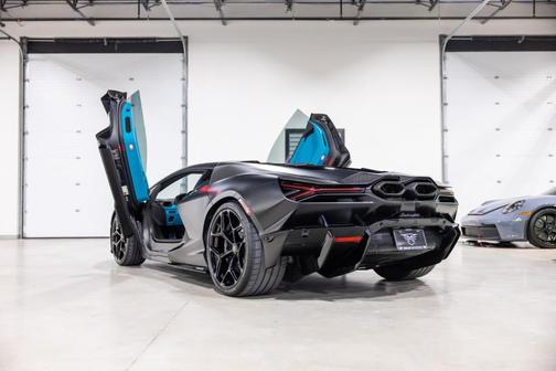 2025 Lamborghini Revuelto Base