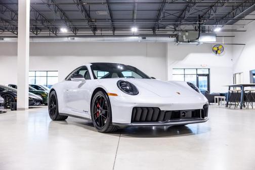 2025 Porsche 911 Carrera 4