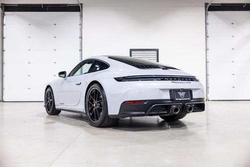 2025 Porsche 911 Carrera 4