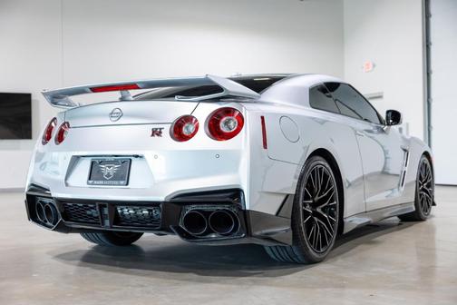 2024 Nissan GT-R Premium