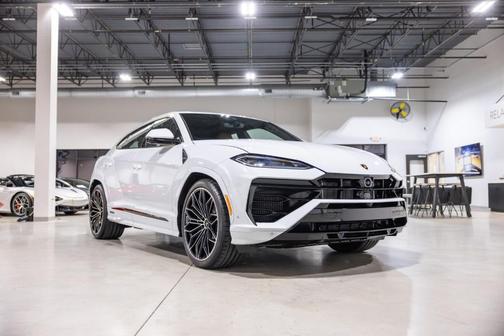 2025 Lamborghini Urus SE