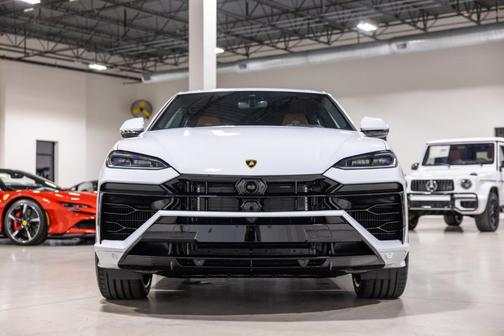 2025 Lamborghini Urus SE