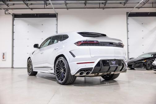 2025 Lamborghini Urus SE