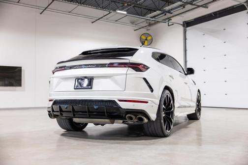 2022 Lamborghini Urus RARE BALLOON WHITE-PANDA INTERIOR