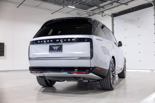 2025 Land Rover Range Rover P530 SE