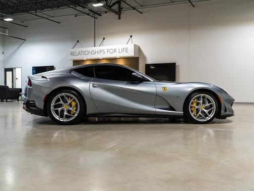 2019 Ferrari 812 Superfast Base