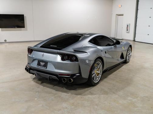 2019 Ferrari 812 Superfast Base