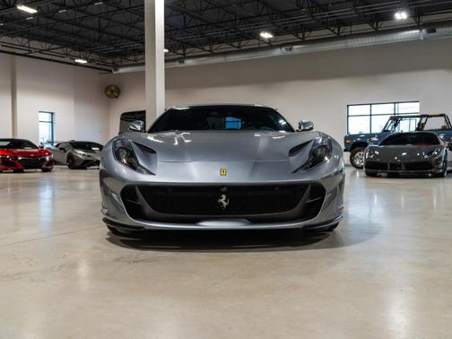 2019 Ferrari 812 Superfast Base