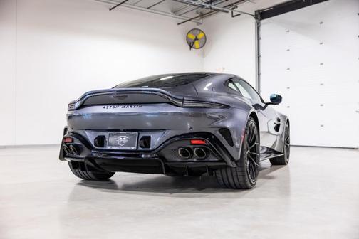 2025 Aston Martin Vantage Base