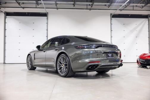 2022 Porsche Panamera 4 Platinum Edition