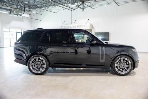 2025 Land Rover Range Rover P400 SE 7 Seat
