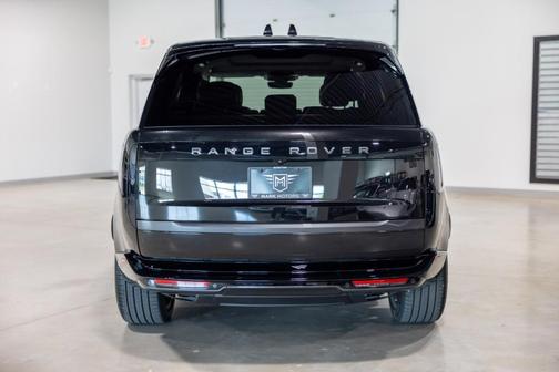 2025 Land Rover Range Rover P400 SE 7 Seat