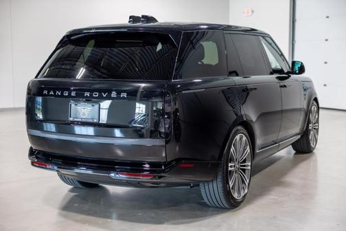 2025 Land Rover Range Rover P400 SE 7 Seat
