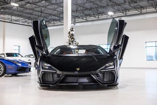 2025 Lamborghini Revuelto Base